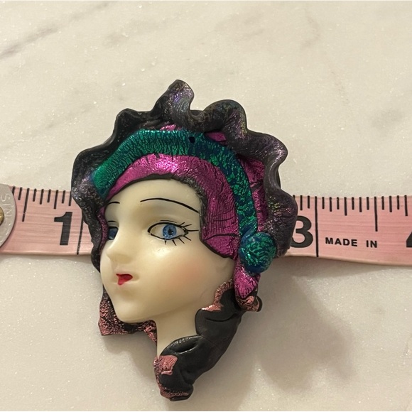 VTG Art Deco Lady Face Head Brooch Pin With Metallic Hat Accents - Picture 12 of 16